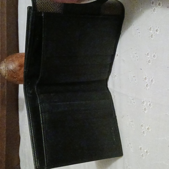 Bulgari Leather wallet. Genuine. - Picture 8 of 13